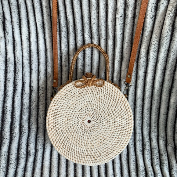 Woven purse with removable strap - Picture 4 of 6